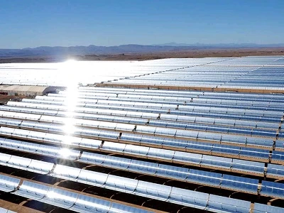 Pembangkit Listrik Tenaga Surya Terbesar di Dunia Menghasilkan Energi 24 Jam